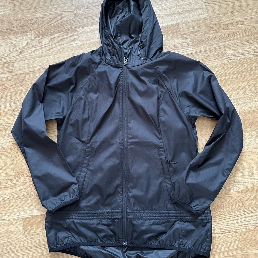 Women’s The North Face lightweight jacket size Medium.